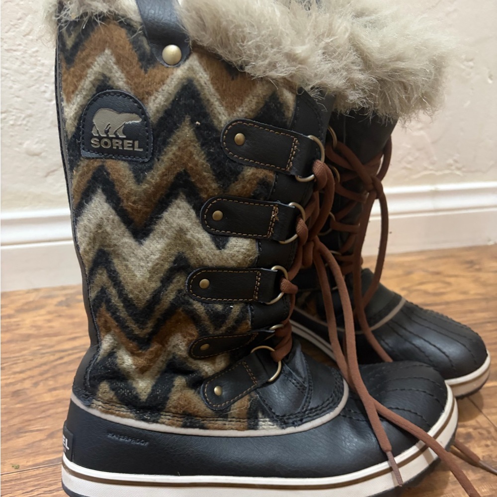 Sorel Black and Brown Chevron Boots